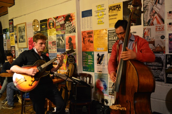 Jazz guitar - double bass.. - Troyganic jazz jam - Jazz jam London - Shoreditch live music - Saturdays night live music in London - Hackney jazz guitar