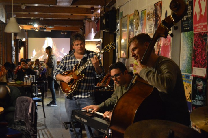 Paolo Losi - keyboard, Ashley De Neef - bass, Ramon Garcia - guitar . Troyganic jazz jam- Jazz jams in London - Jazz drums - Jazz music - Live music in London East