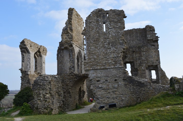 corfe castle - south england - places to visit - traveling in england - england nature - england beaches - traveler tips in england - united kingdom castles