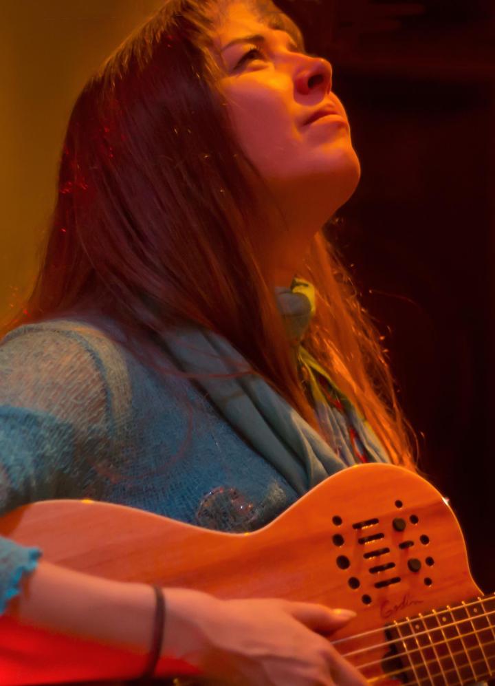 Nora Bite - jazz guitarist London, women jazz guitarist, jazz educator and composer.